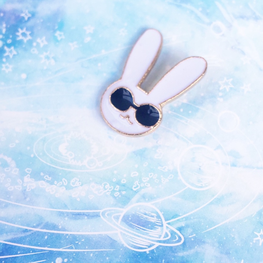 ✨ Cool Rabbit Pin ✨ - Picture 2 of 5